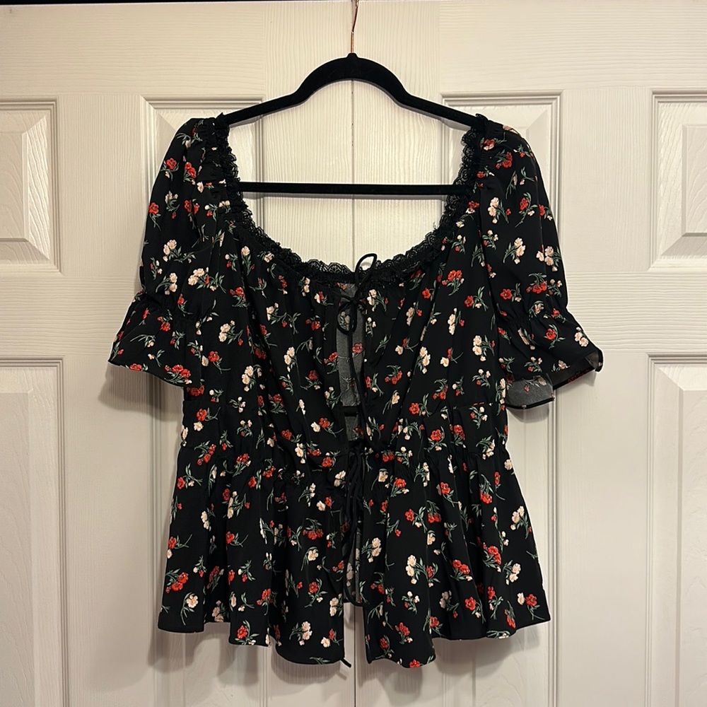 NWOT Tie Front Floral Babydoll Top